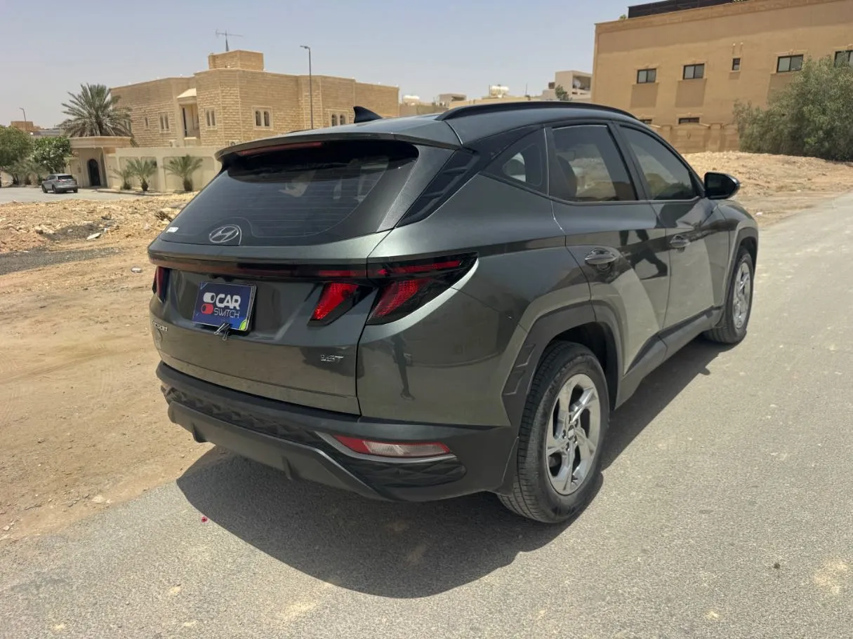 Car image 5