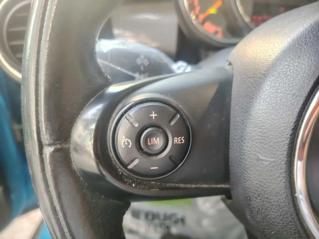 Car image 37