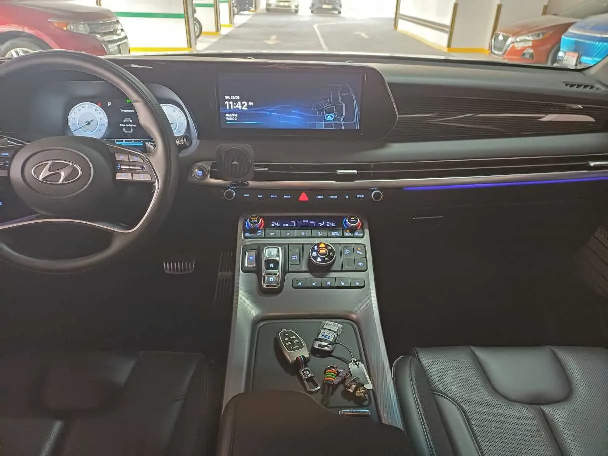 Car image 17
