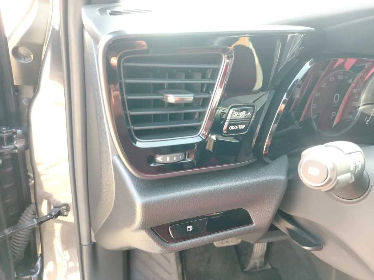 Car image 36