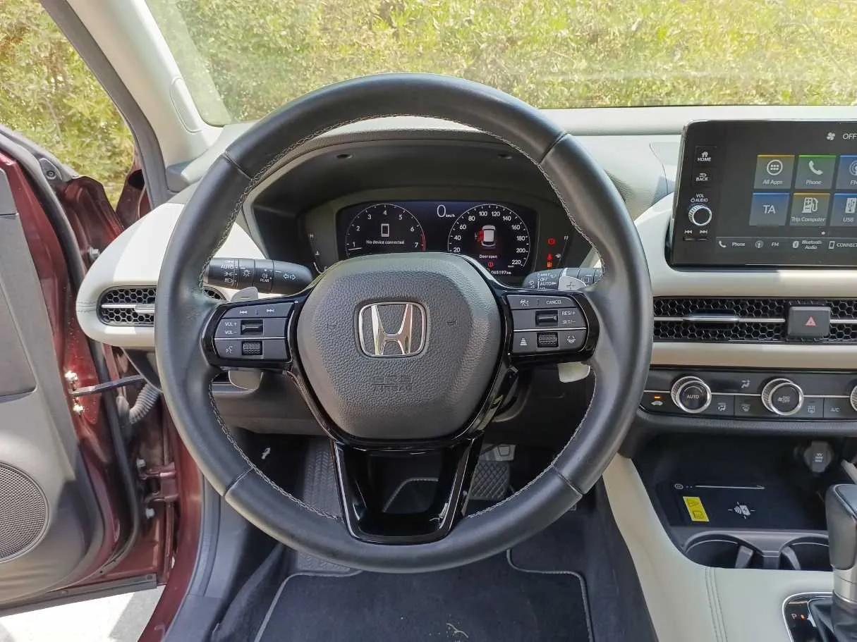 Car image 14