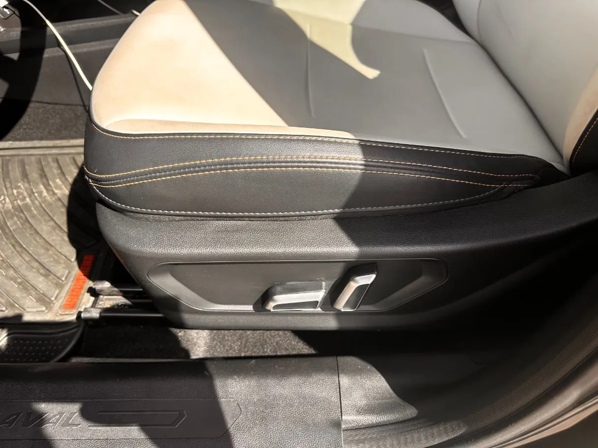Car image 28