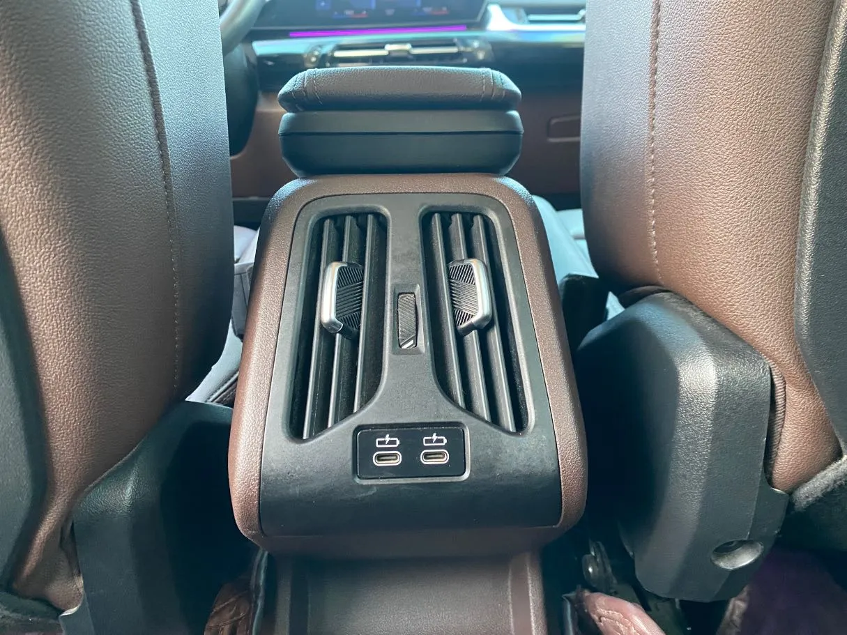 Car image 32