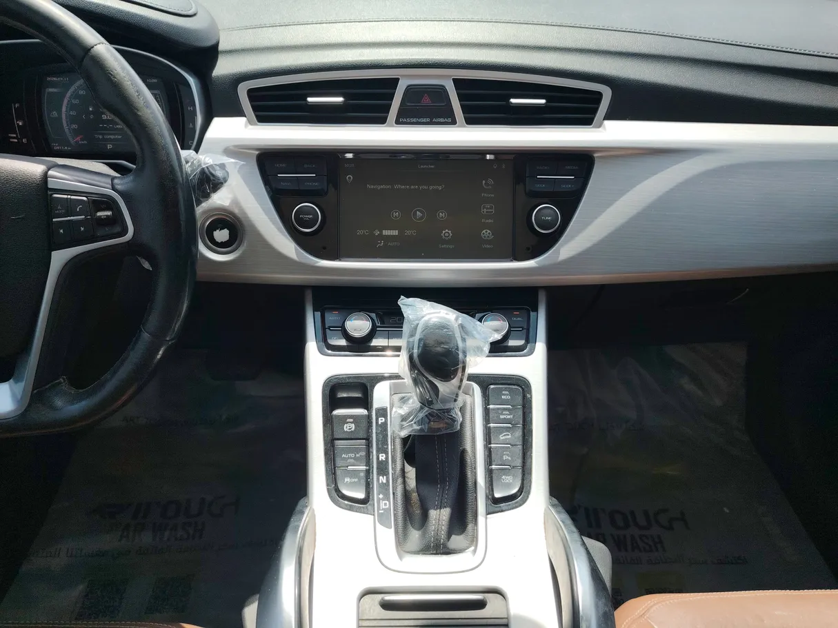 Car image 18