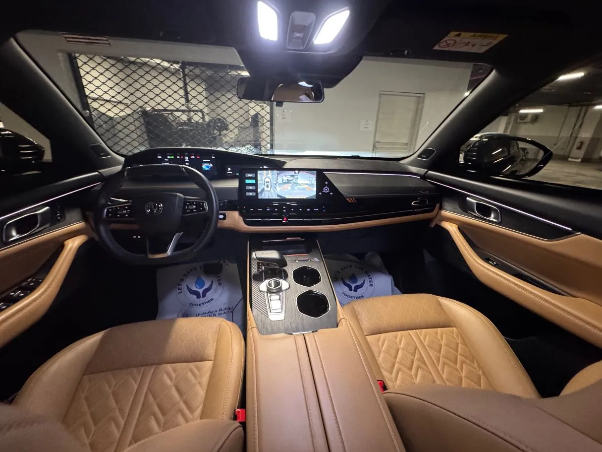 Car image 14