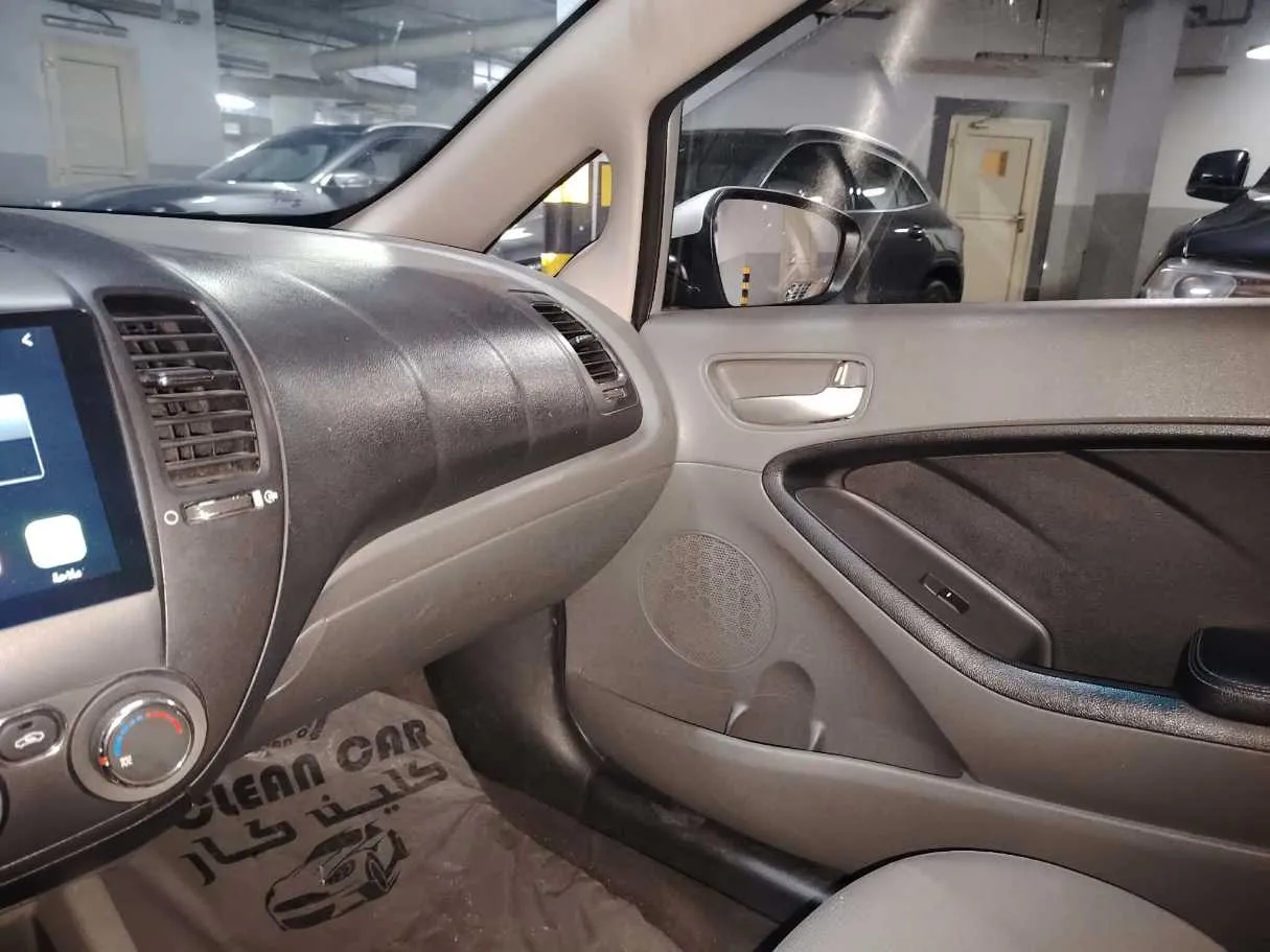 Car image 24