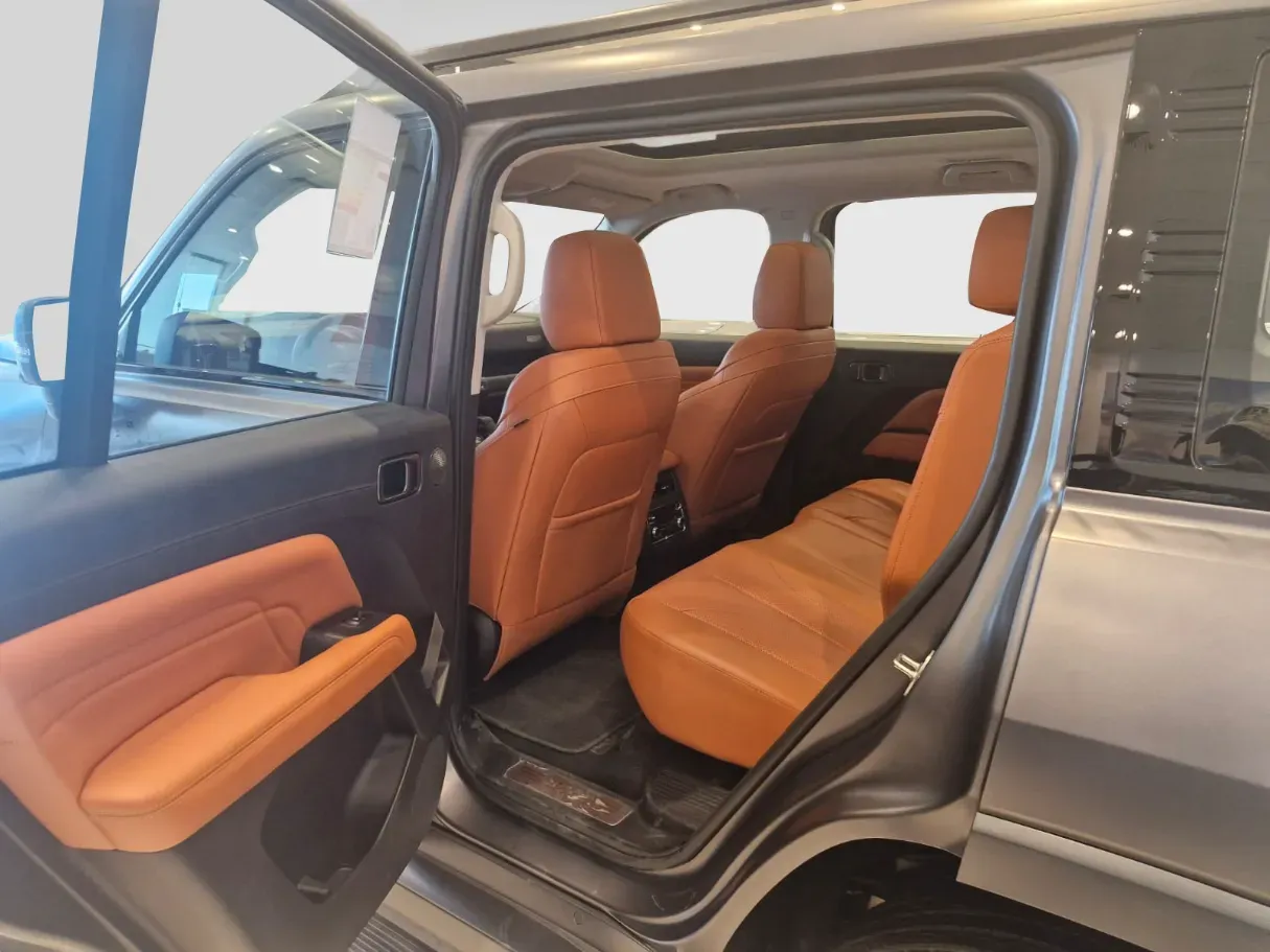 Car image 7