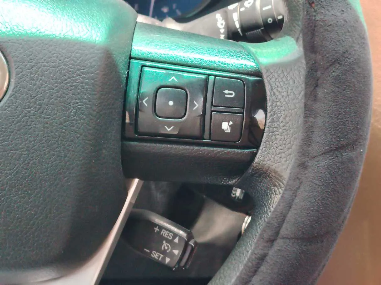 Car image 30