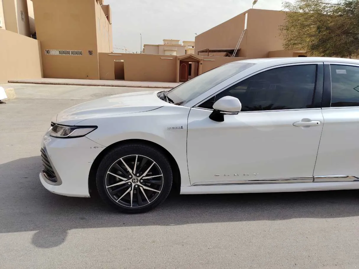 Car image 9