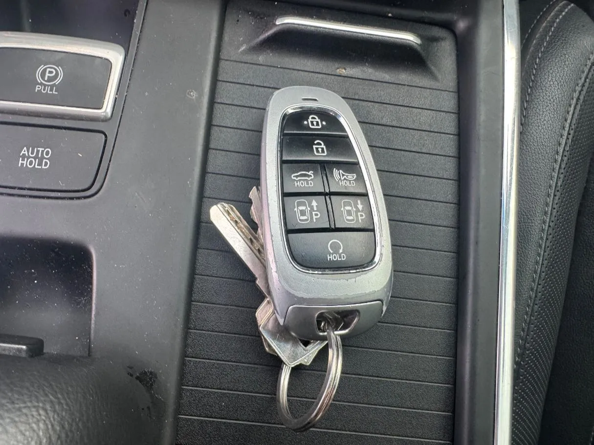 Car image 24