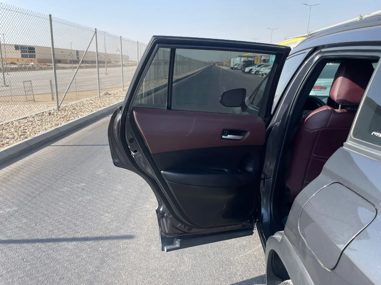 Car image 12