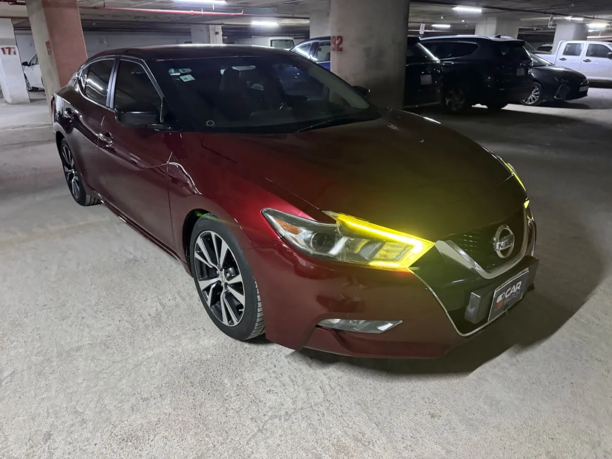 Car image 3