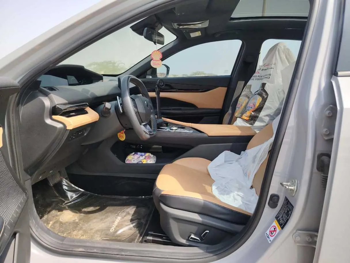 Car image 13