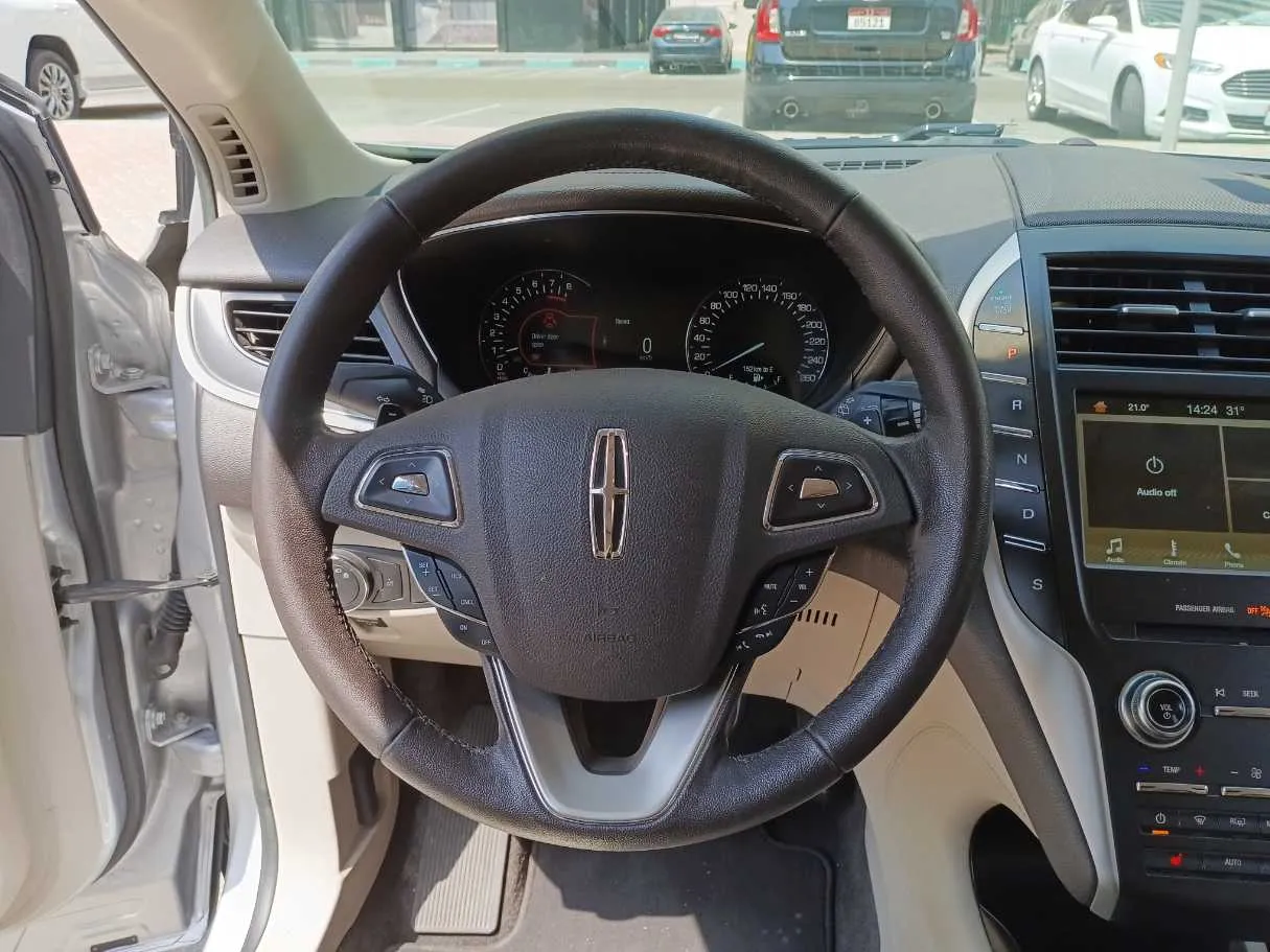 Car image 14