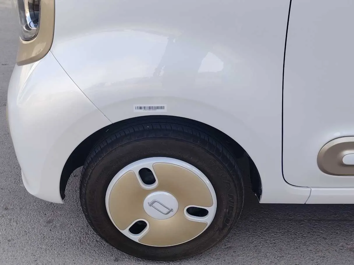 Car image 9