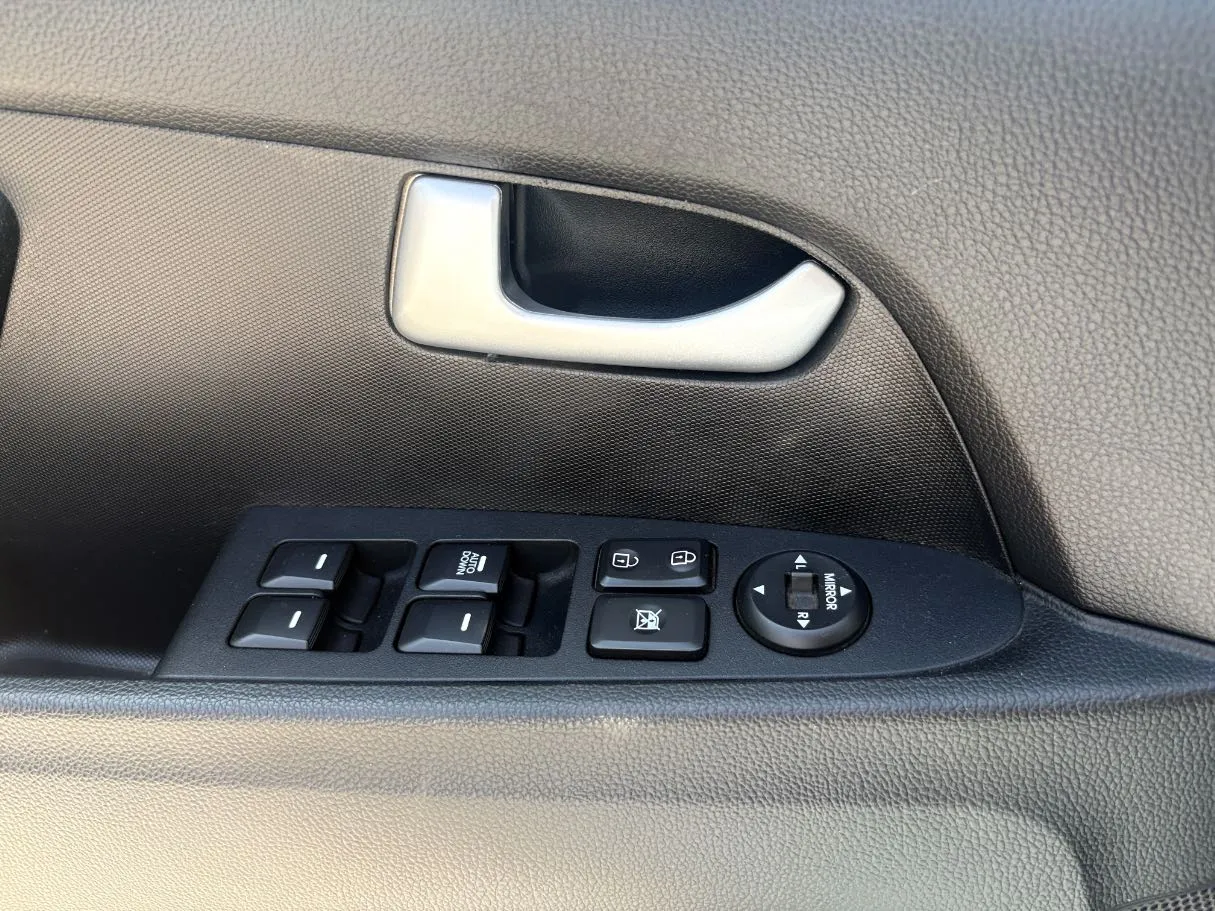 Car image 25