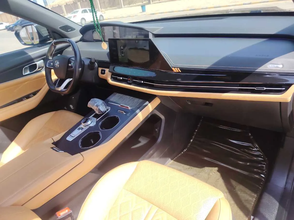Car image 14