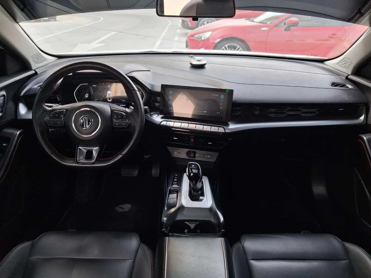 Car image 15