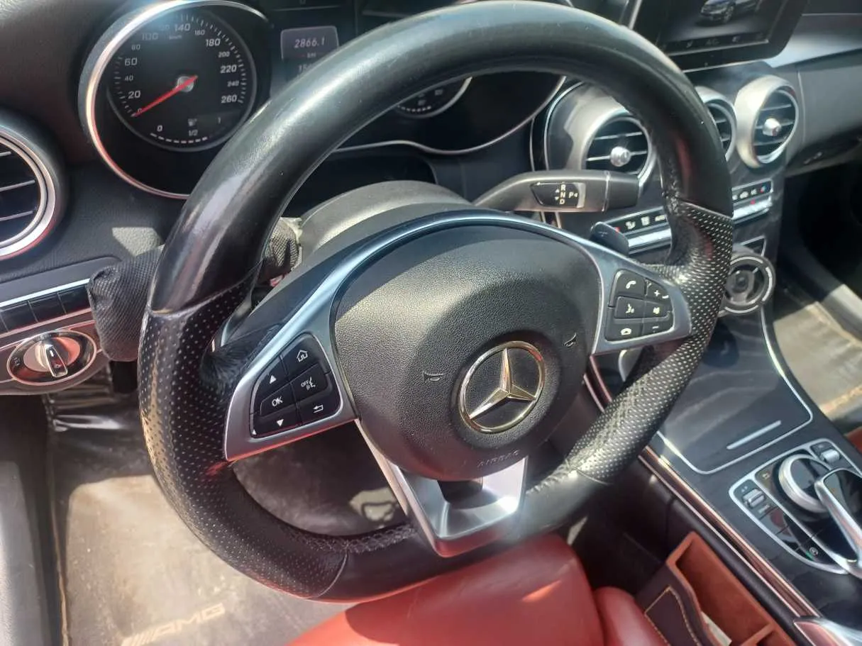 Car image 19