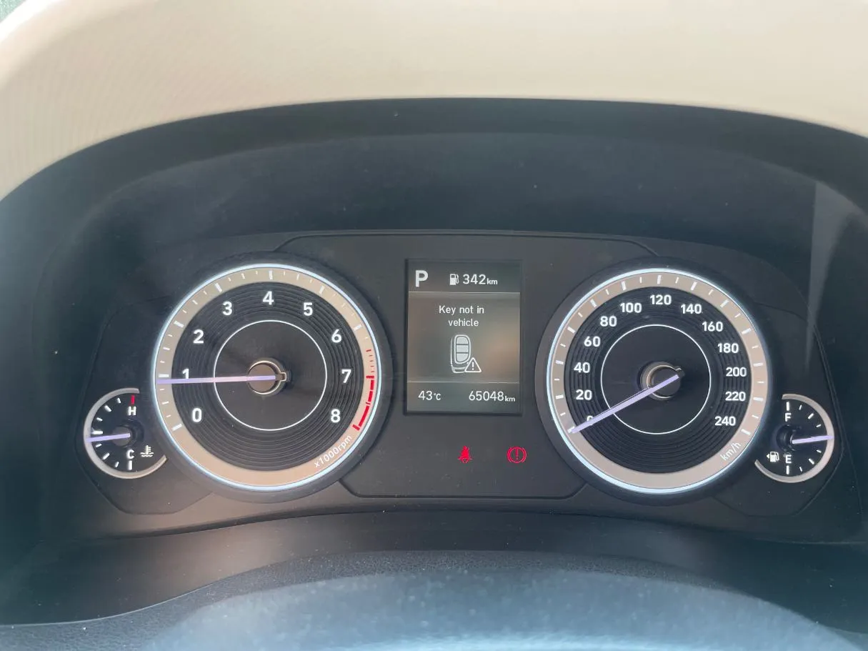 Car image 19