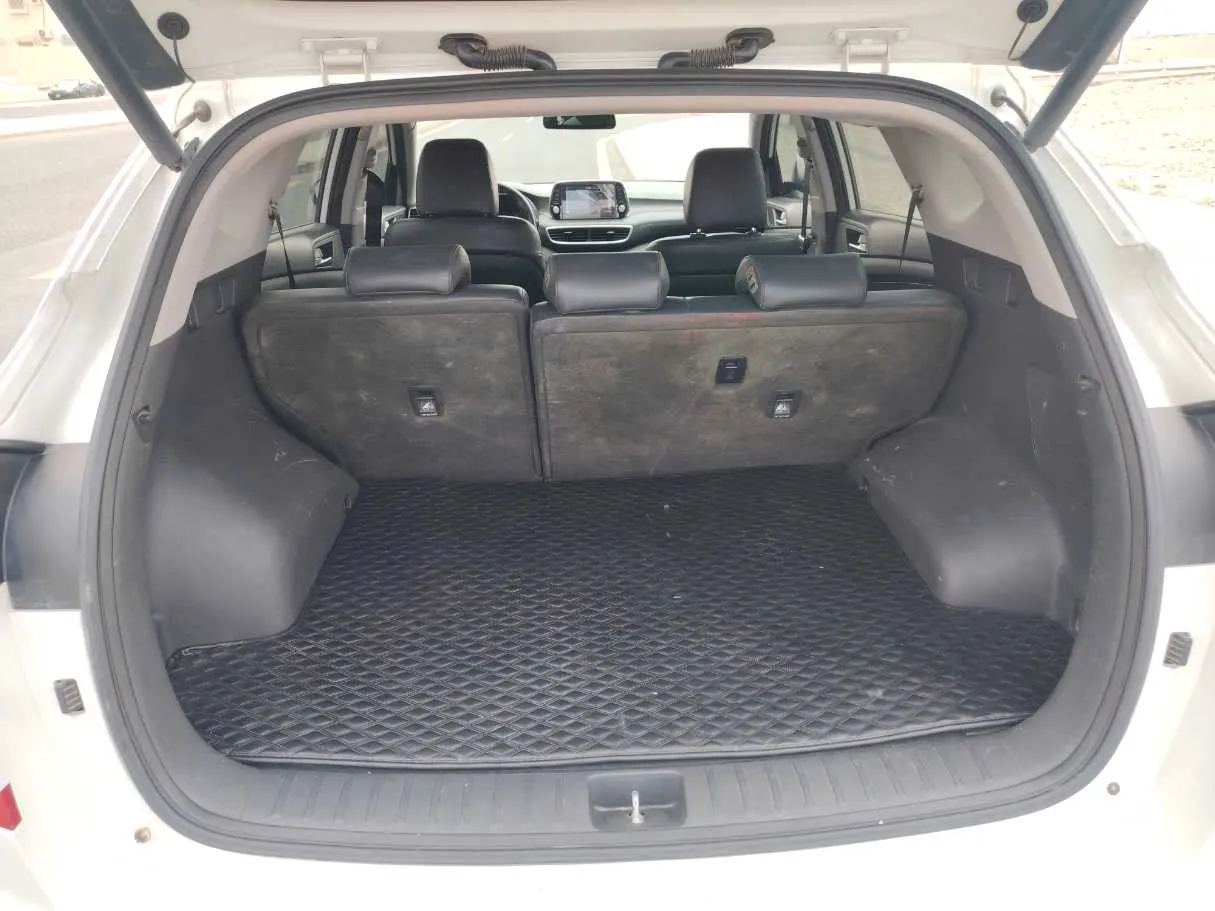 Car image 25