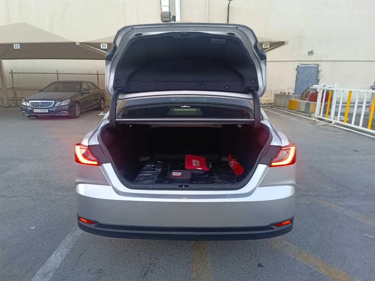 Car image 26