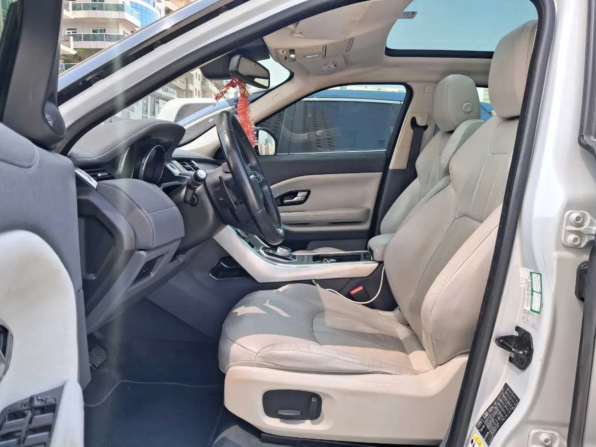 Car image 12