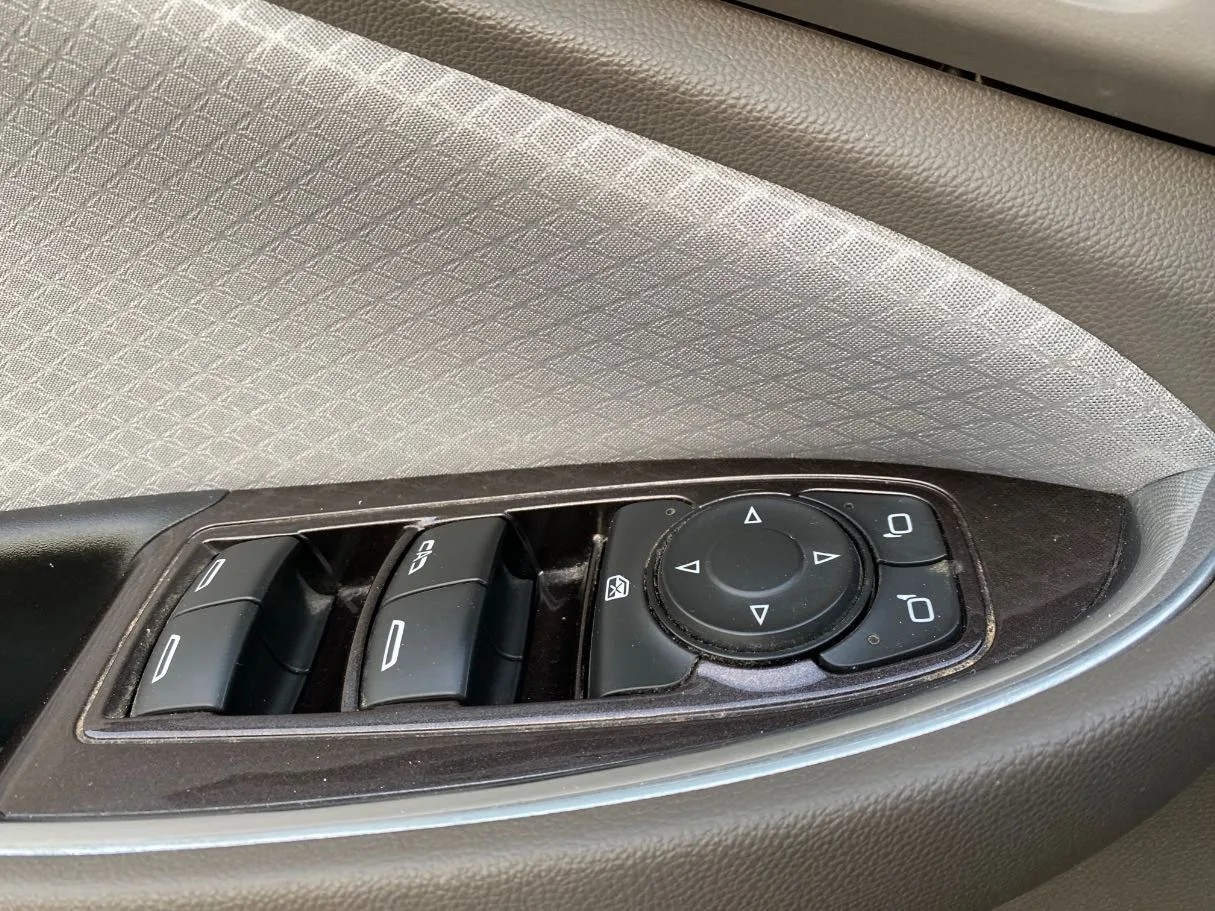 Car image 23
