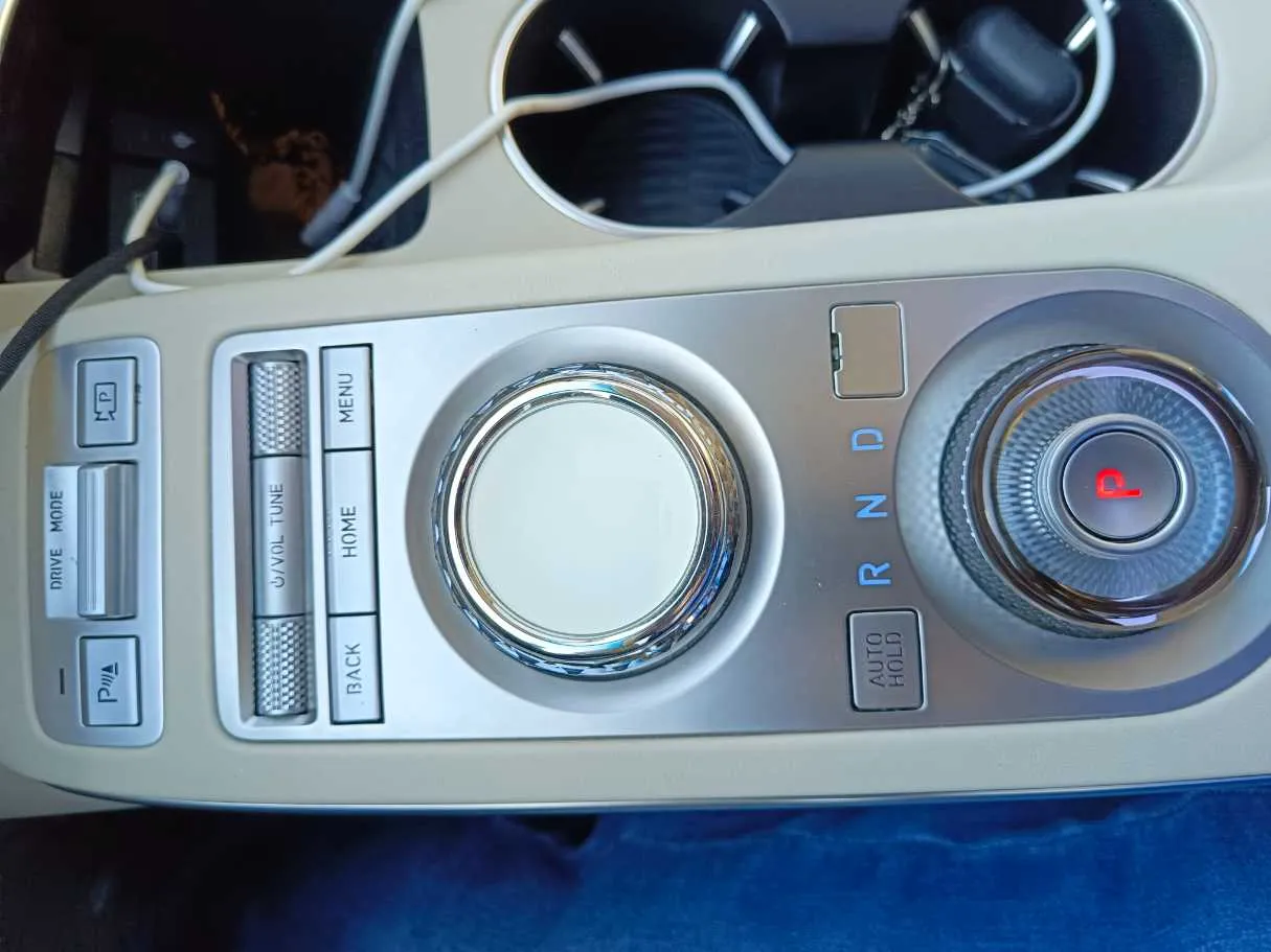 Car image 19