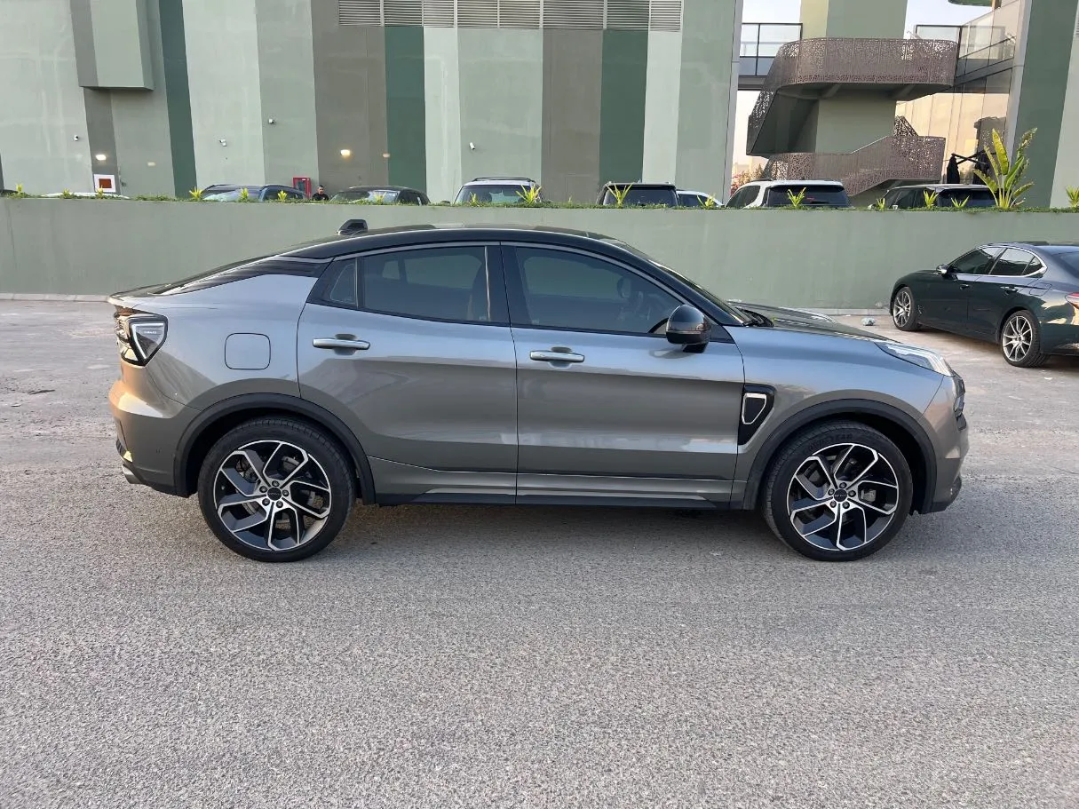 Car image 4