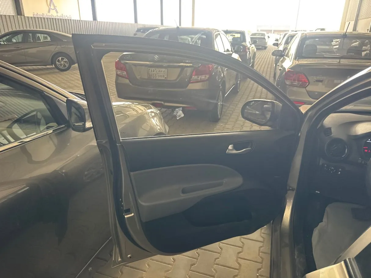 Car image 8
