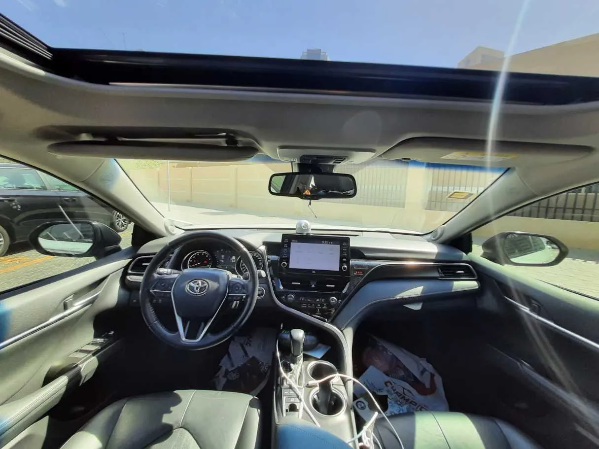 Car image 14