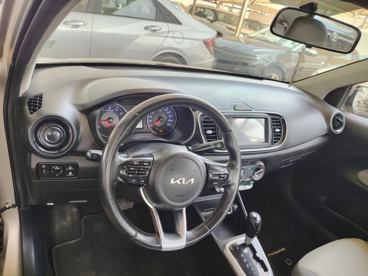 Car image 16