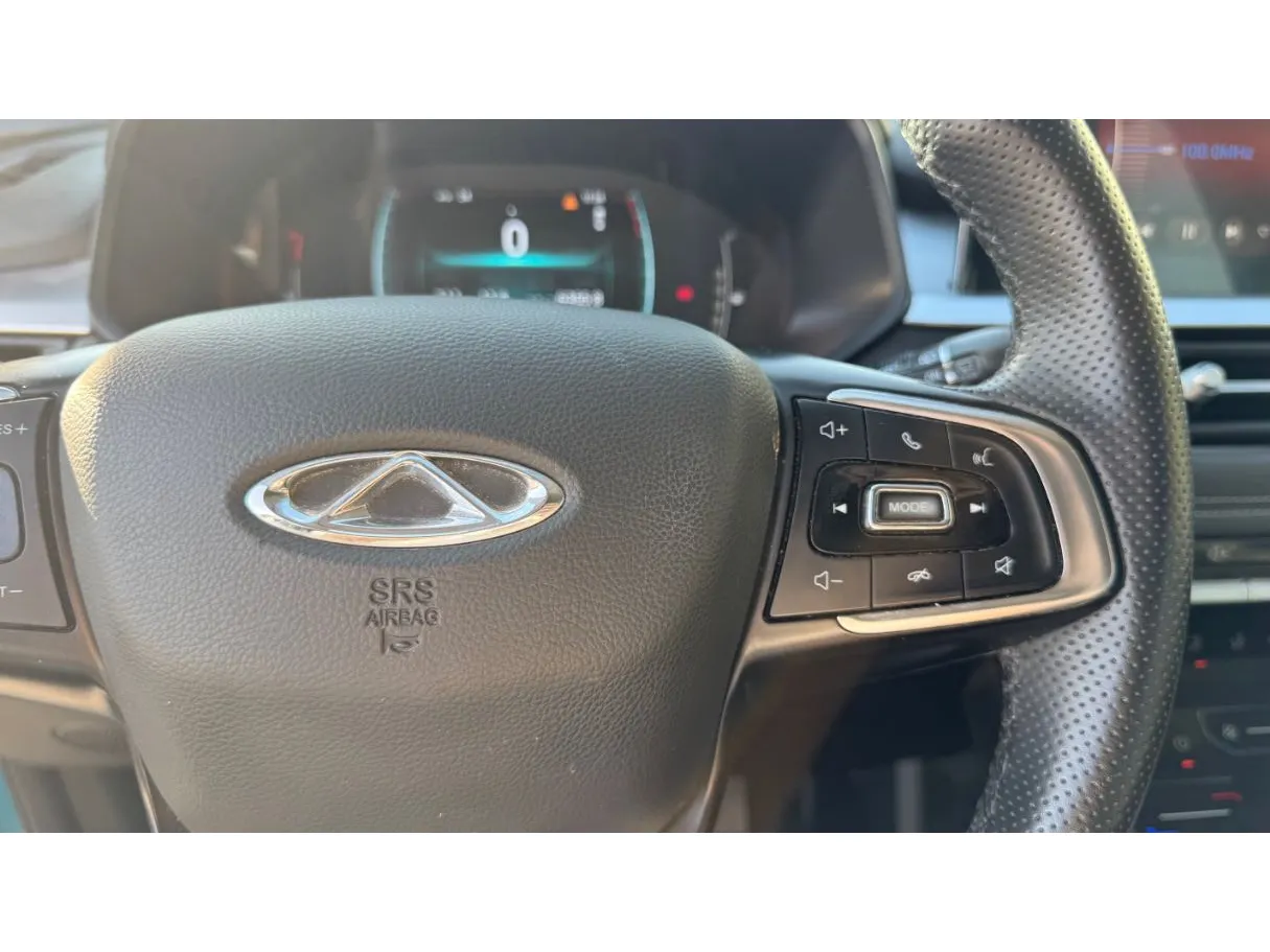 Car image 19