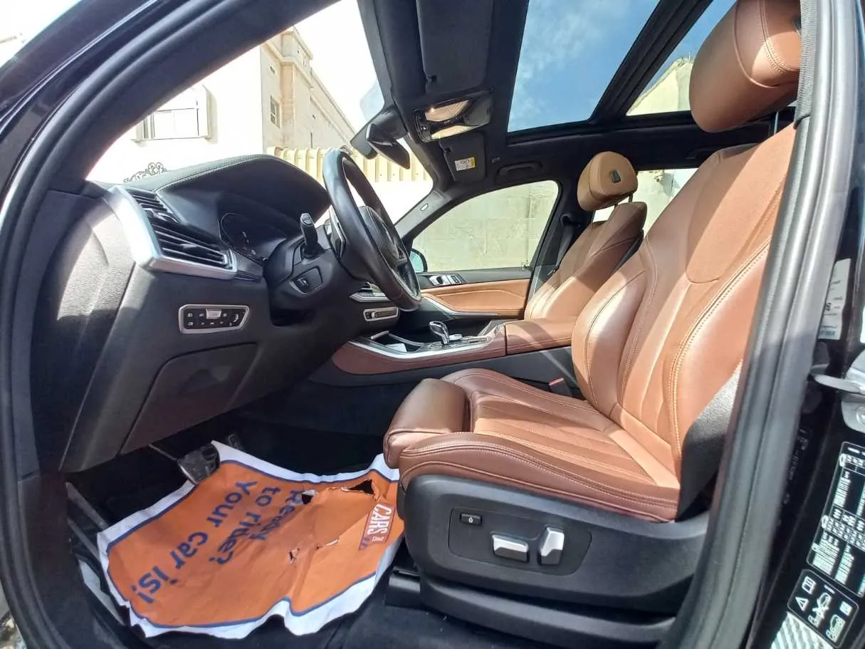 Car image 12