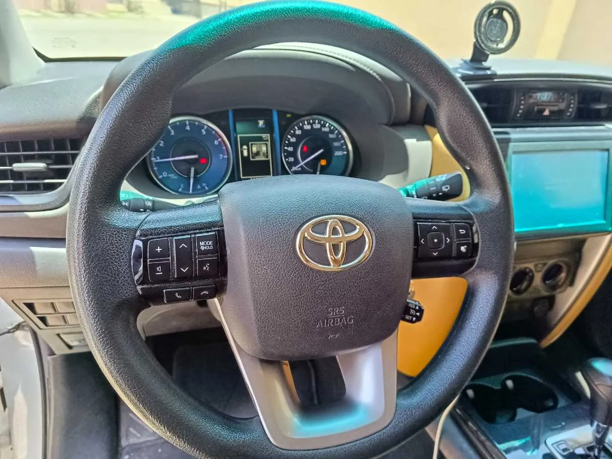 Car image 24