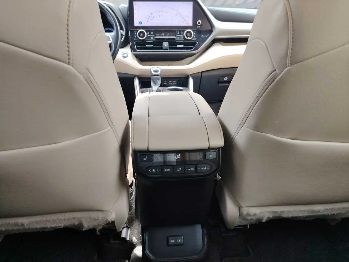 Car image 35
