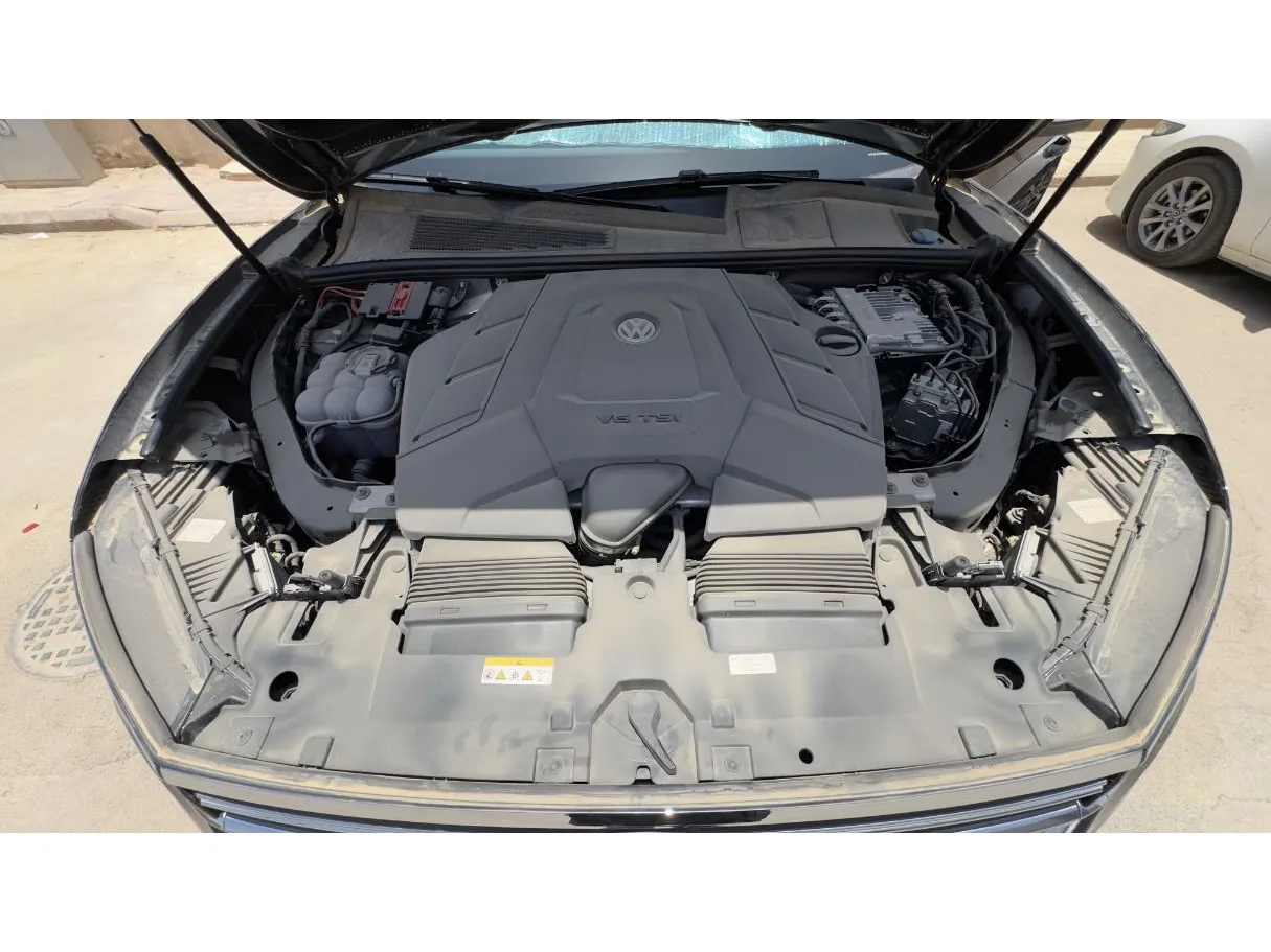 Car image 24