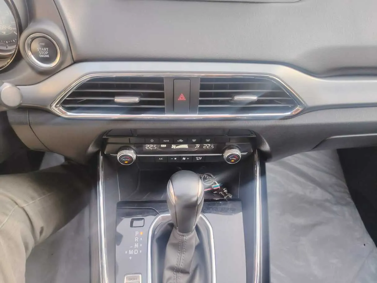 Car image 24