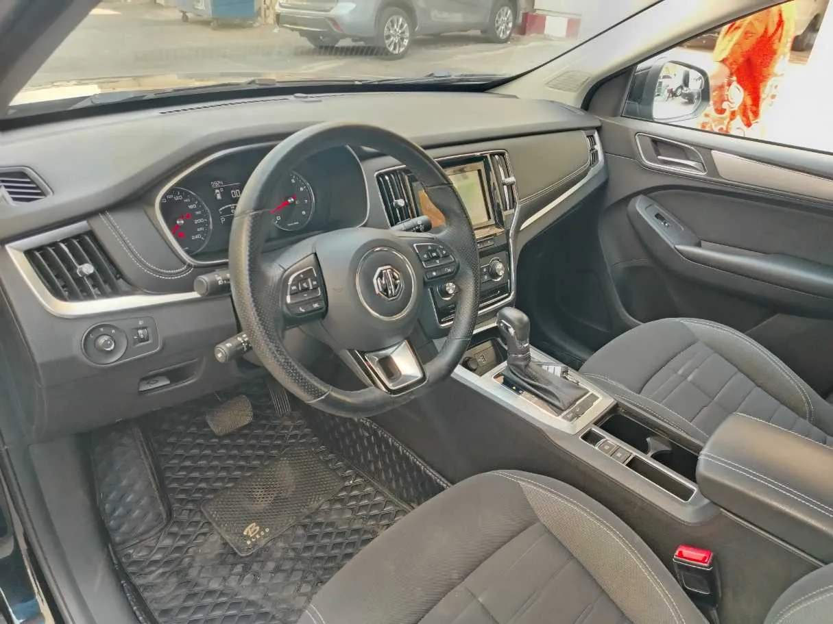 Car image 15