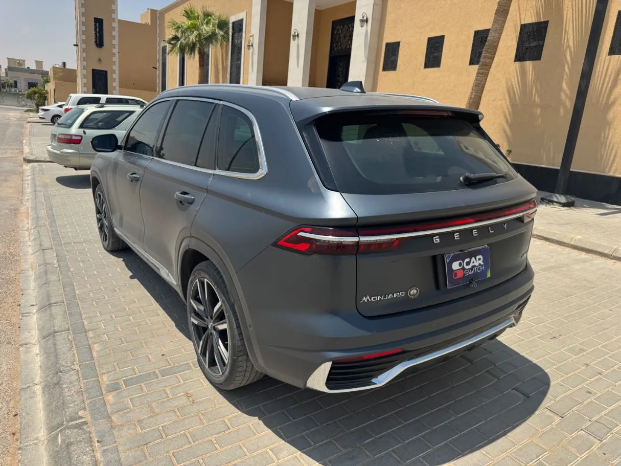 Car image 7