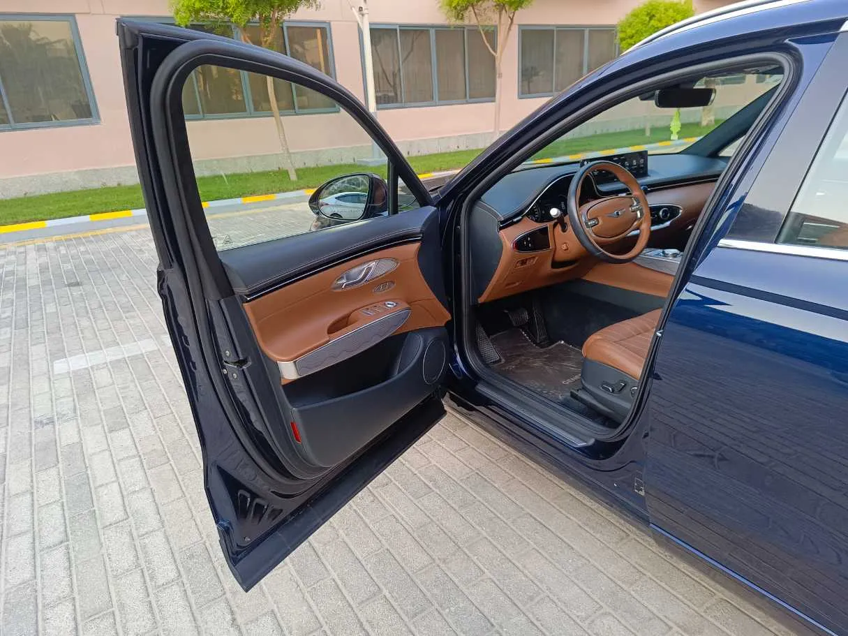 Car image 11