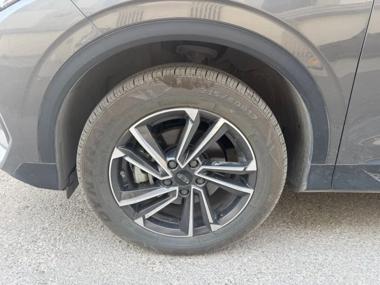 Car image 9