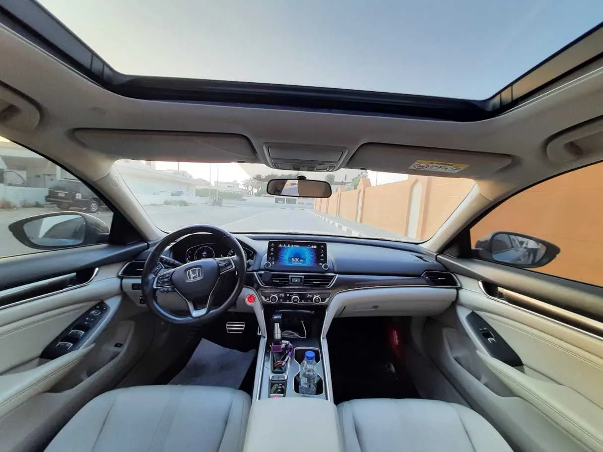 Car image 14