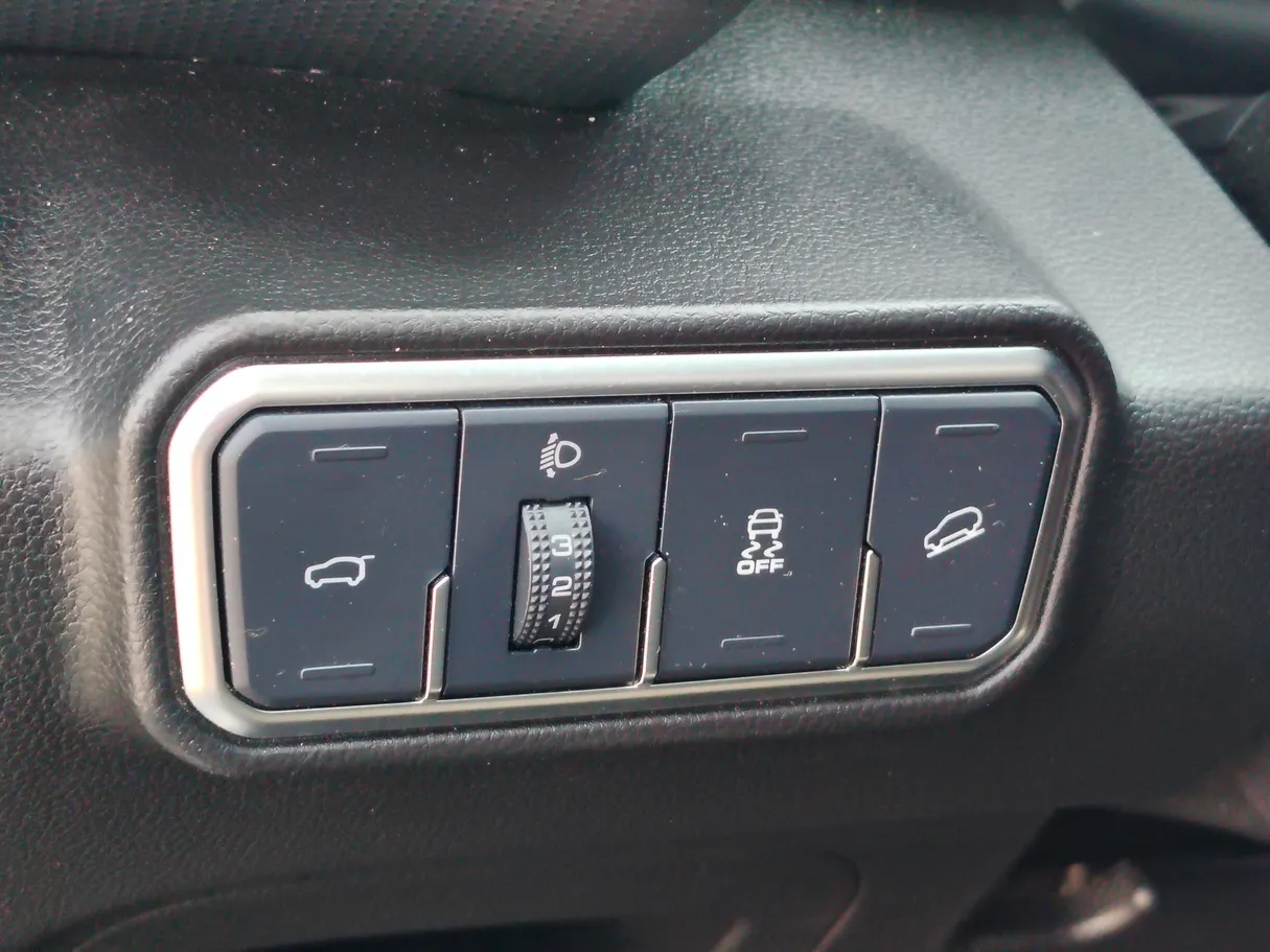 Car image 32
