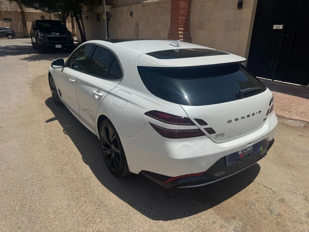 Car image 7