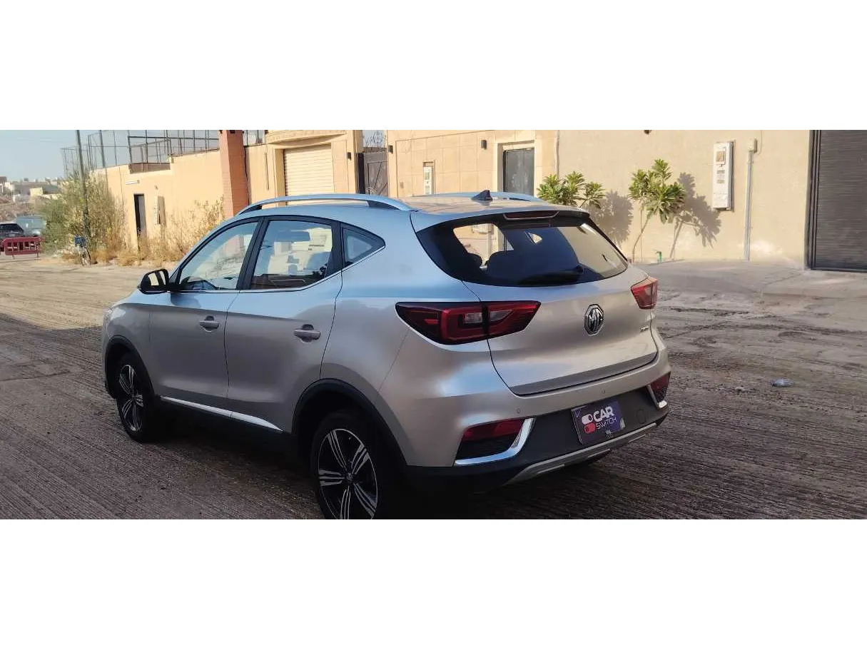 Car image 7