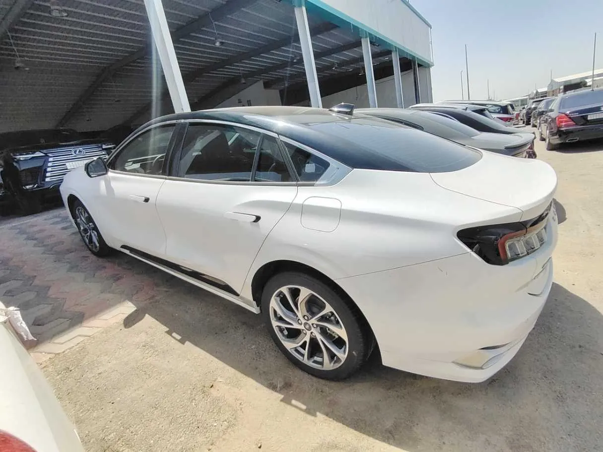 Car image 7