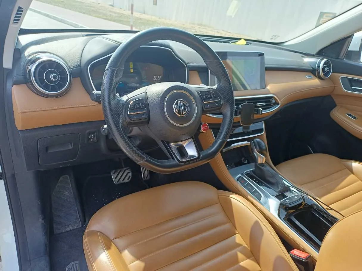Car image 12