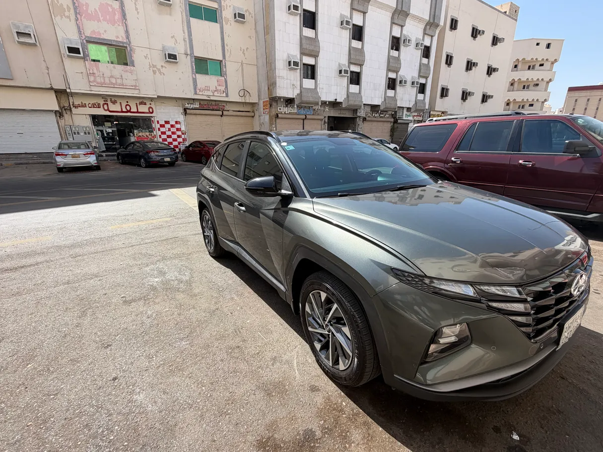 Car image 2